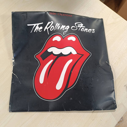 300003 - Kalendari Grupo Erik 2026 Kalendari i Murit Kalendari Rolling Stones 2026 Planifikues Familjar 30 x 30 cm 12 Muajt + 4 Muajt e Fundit të vitit 2025 në një Faqe - Mallra Zyrtare për Tifozët