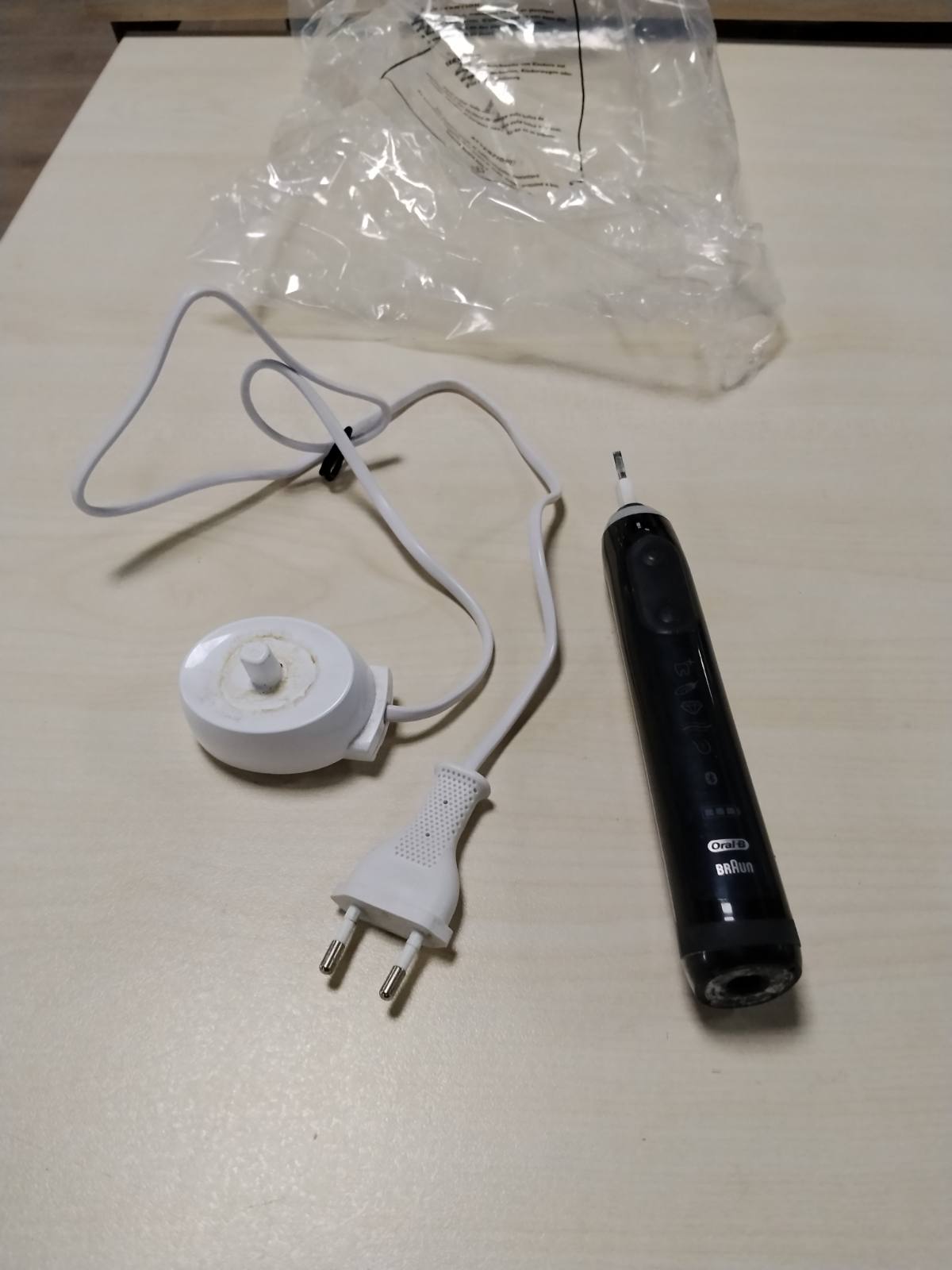 300274 - ORAL-B Genius X Furçë dhëmbësh elektrike me inteligjencë artificiale, njohje të teknikës së larjes, kontroll vizual të presionit, 6 mënyra larjeje, e zezë