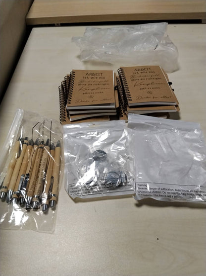 295228 - SINMOE 8 Set Dhuratë Falënderimi për Kolegët, Punonjësit, Fletore Spirale Frymëzuese Faleminderit për Gjithçka, Stilolaps me Toptha prej Druri, Varëse Çelësash për Krishtlindje me Ndryshimin e Punës (Një Grabitje Bankash)