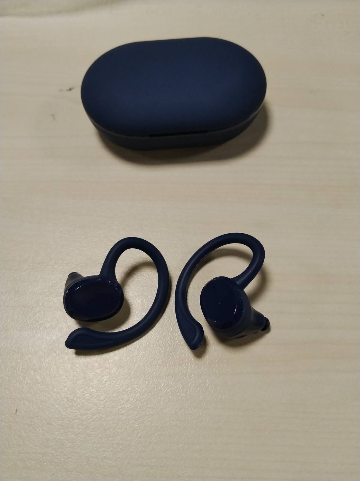 295205 - Kufje Sportive Bluetooth, Kufje Pa Tel 2025 Bluetooth 5.4 me Hi-Fi Stereo, Jetëgjatësi Baterie 48-Orë, Kufje Sportive Mbi Vesh me Grepa për Veshët, Kufje me Anulim Zhurme/4 Mikrofonë ENC, IP7 Rezistente ndaj Ujit/USB-C