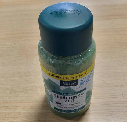 302455 - Kneipp Kristalet e Banjës për Sezonin e Ftohtë - 600g - Paketa me kripë të pastër natyrale nga kriporet Luisenhall - Vajra esencialë natyralë të eukaliptit dhe mentes - Efekt aromaterapie