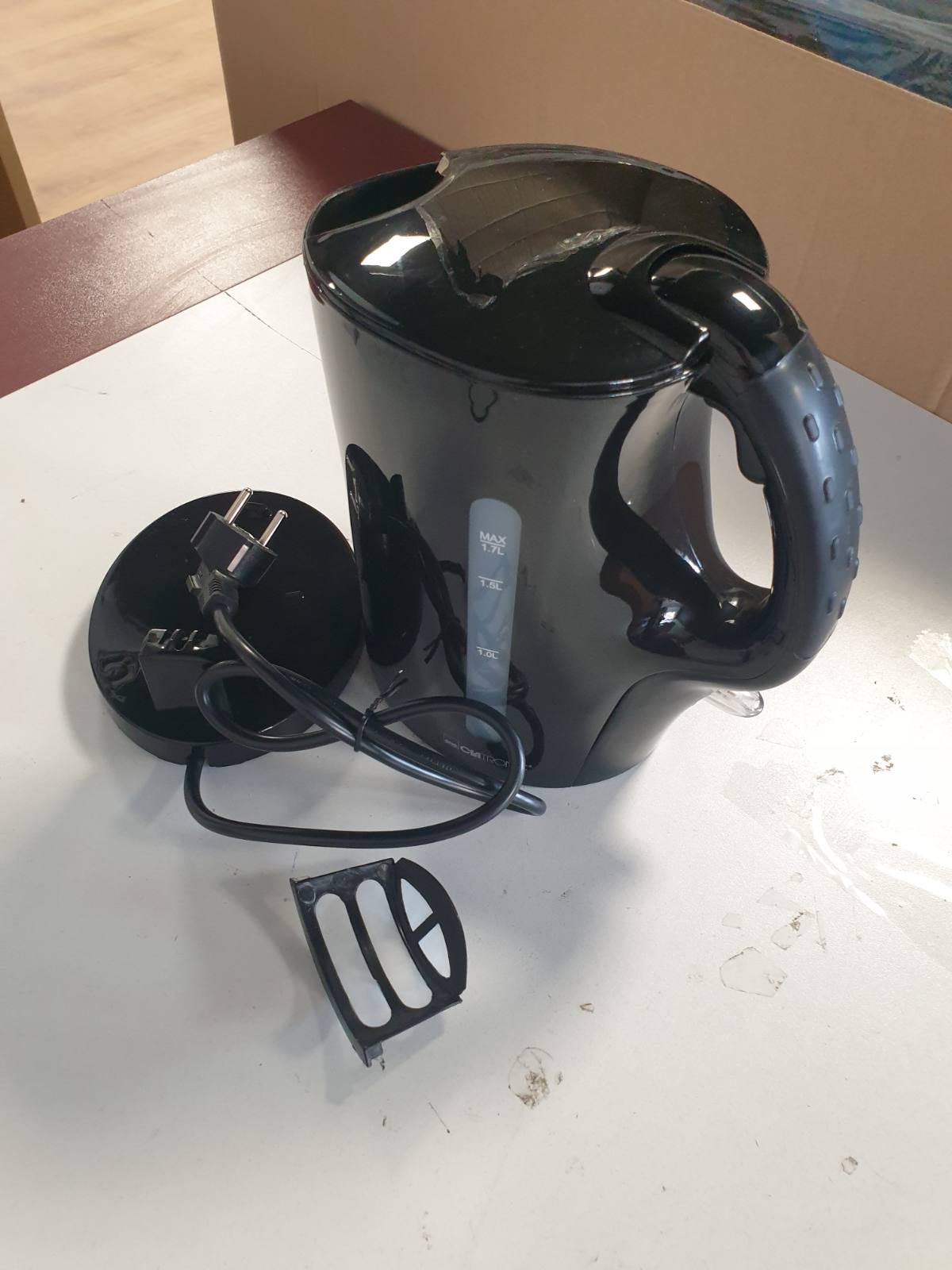 162895 - CLATRONIC Çajnik elektrik i zi, modeli WK3819, kapaciteti 1.7L dhe fuqia 2200W