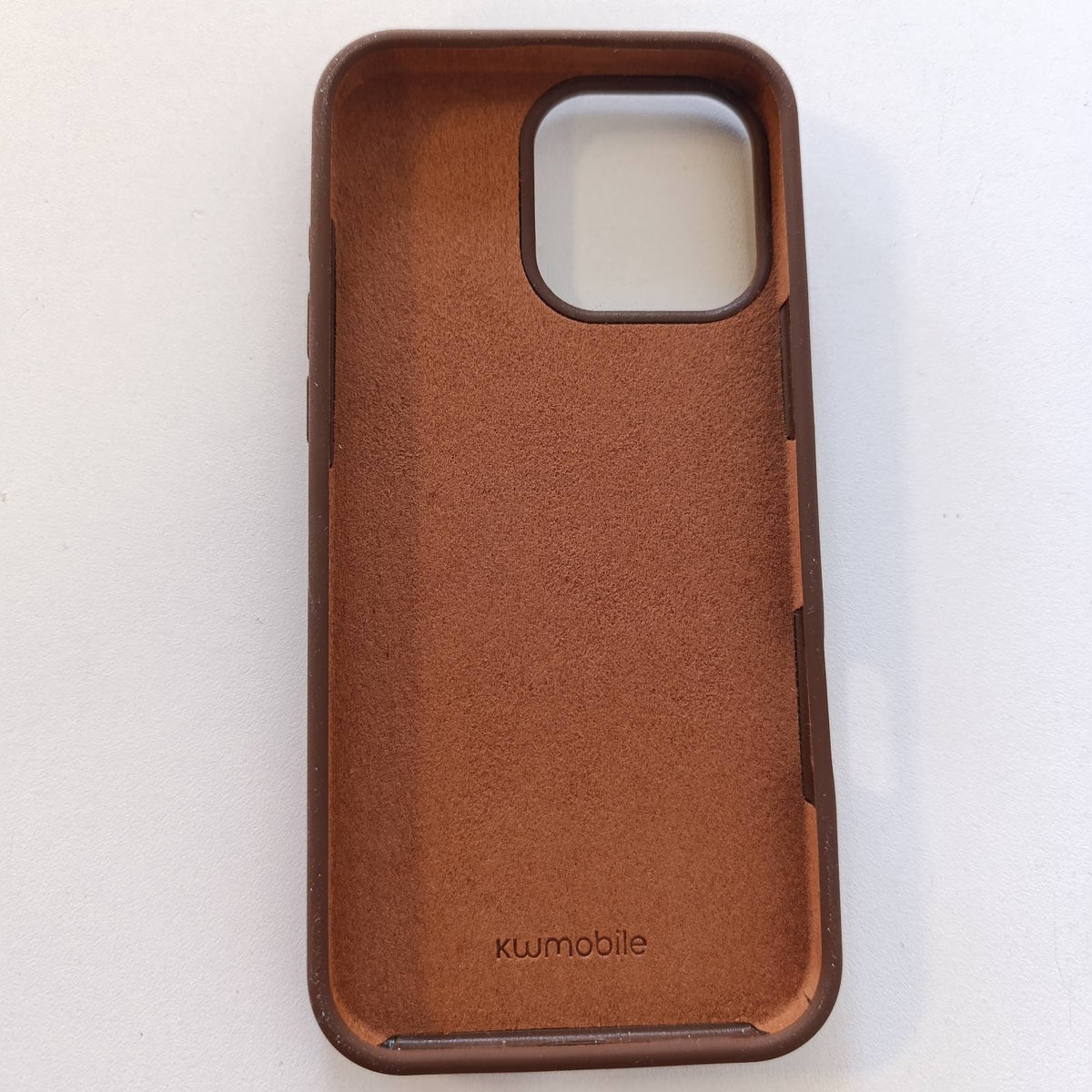 300168 - KWOBILE Mbulesë për iPhone 16 Pro Max - Mbrojtëse e pasme prej silikoni TPU për telefonat inteligjentë - Mbrojtëse me gomë - Çokollatë e errët