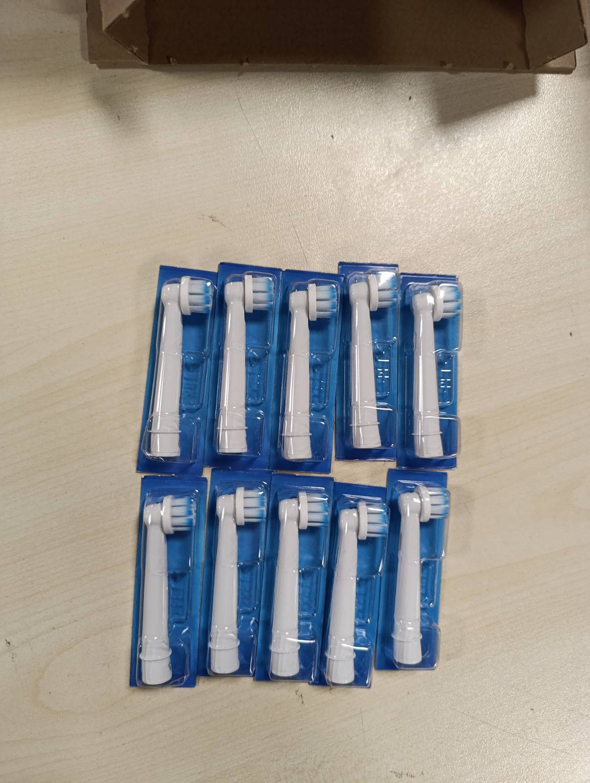 298090 - ORAL-B Pako me 10 koka furçash zëvendësuese Pro, të bardha, me fije ultra të buta