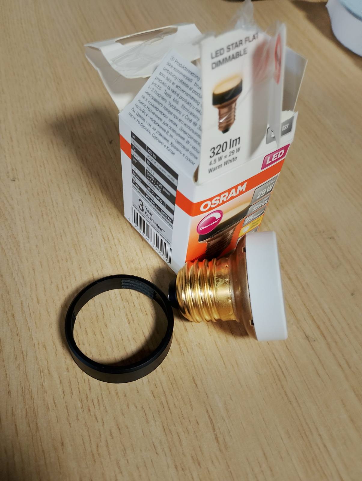 197925 - OSRAM - Llampa LED Ultrakompakte dhe e Sheshtë me Prizë E27, Zëvendëson Llambat Tradicionale Inkandeshente 29W, E Bardhë e Ngrohtë (2700K), Konsum 4.5W, E Zbehtë, Pako me 1