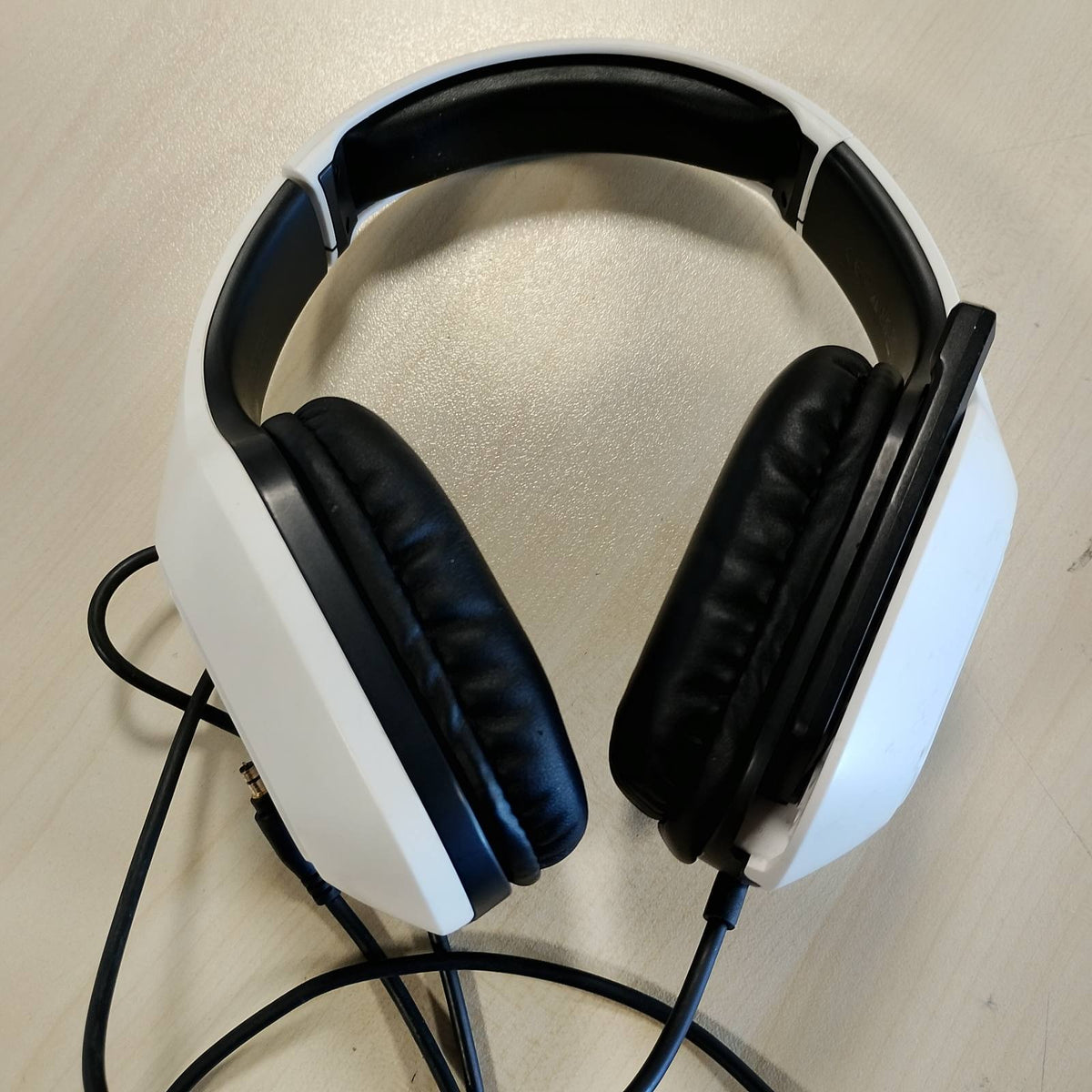 299642 - TRUST GAMING Kufje GXT 415PS Zirox për PlayStation 5, 50 mm, kabllo 1.2 m, prizë audio 3.5 mm, mikrofon të palosshëm, të bardha
