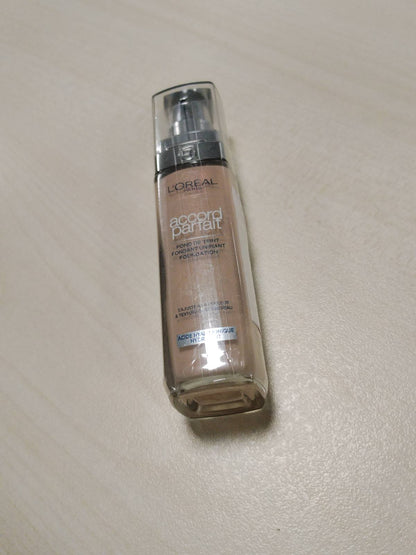 306698 - L'ORÉAL PARIS Fondatinë e Lëngshme, Hidratim 24 orësh, Formulë me Acid Hialuronik, Nuanca: Rozë bezhë (3.R), 30 ml