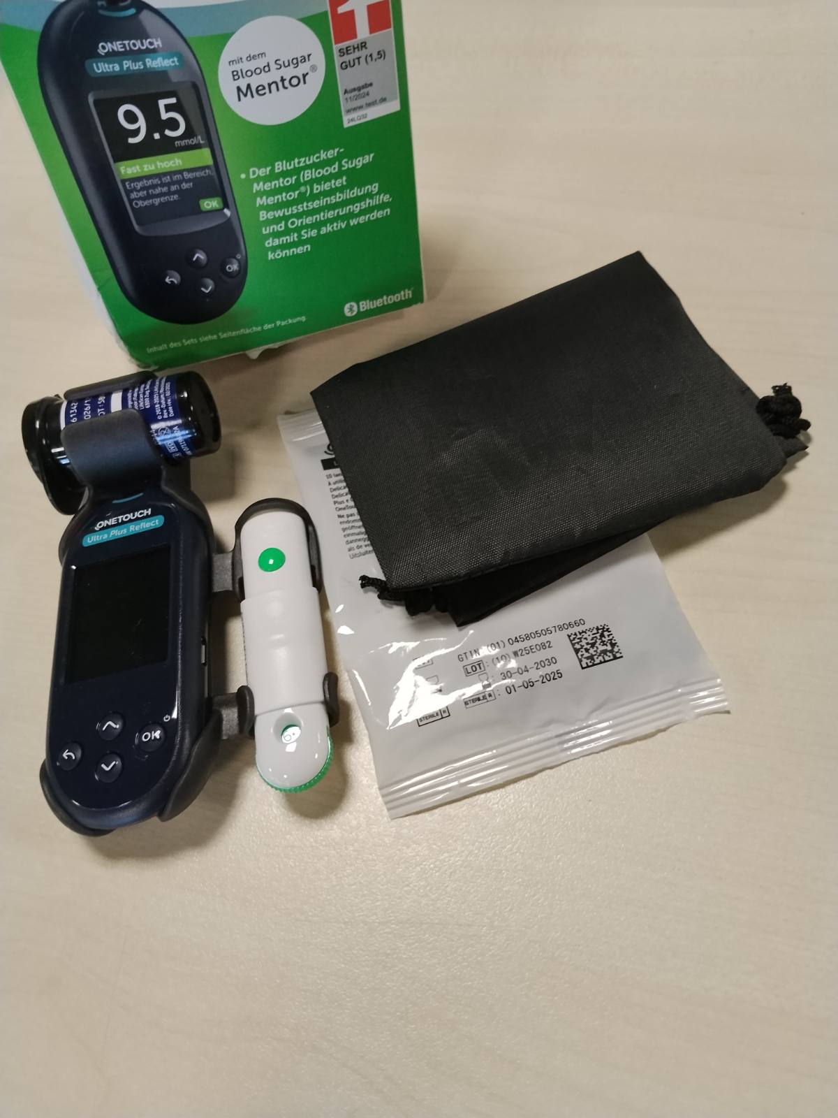 303210 - OneTouch Matësi i glukozës në gjak Ultra Plus Reflect® | 1 metër, 10 shirita testimi, 10 lanceta, 1 pajisje lancimi