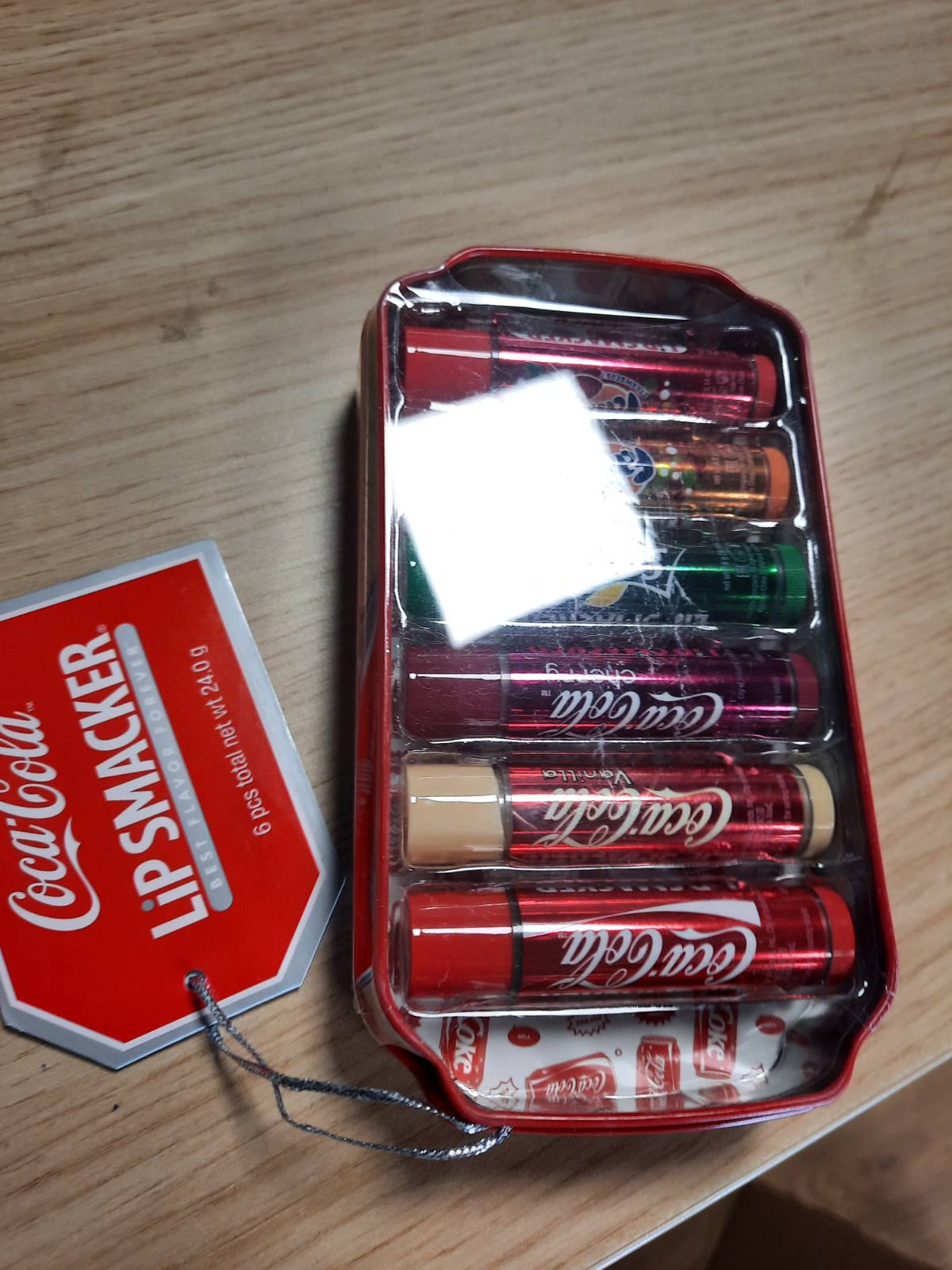 306588 - LIP SMACKER Set Udhëtimi Balsami Buzësh Coca-Cola, 6 Shije: Coca-Cola, Coca-Cola me Qershi, Coca-Cola me Vanilje, Sprite, Fanta, Fanta me Luleshtrydhe