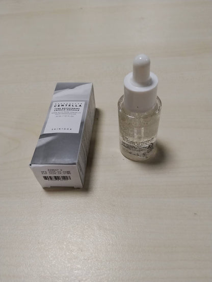 301301 - SKIN1004 Ampulë ndriçuese toni Madagascar Centella – Serum korean me niacinamide për korrigjim të butë dhe efektiv të njollave të errëta, 30 ml