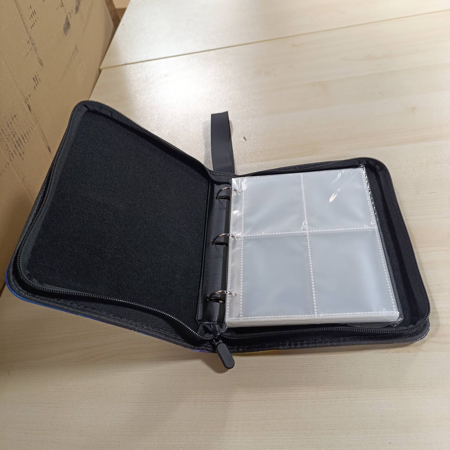 198674 - HAZYZANY Album Kartash, 55 faqe, Kapacitet për 440 Kartat, Material PU Lëvizshëm dhe e Papërshkueshëm nga Uji, Ideale për Djem, Vajza dhe Koleksionistë
