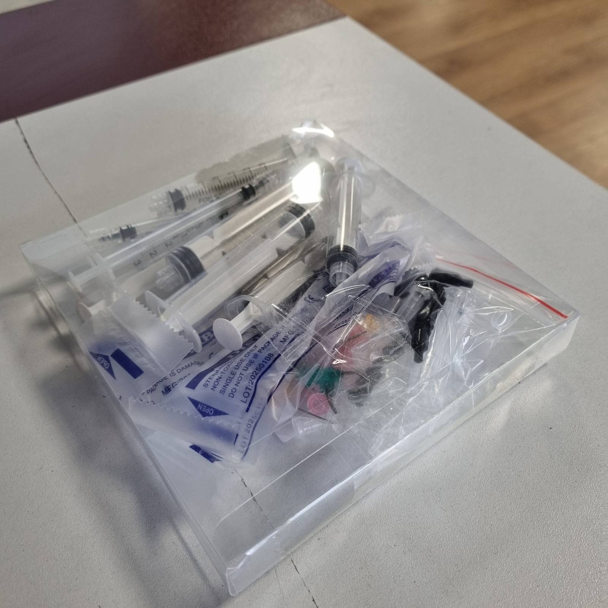 298921 - SET SHIRINGASH PËR KOLOSTRUM 15 PJESË, 1ML, 3ML, 5ML, 10ML, SHIRINGË DOZUese ME GJILPËRË TË TOPITUR DHE KAPAK, E RIPËRDORSHME, SHIRINGË PLASTIKE PËR USHQIMIN E KAFSHËVE, INDUSTRI, LABORATOR