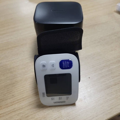 296773 - OMRON Monitor i presionit të gjakut RS4, Test Winner Stiftung Warentest 11/2023