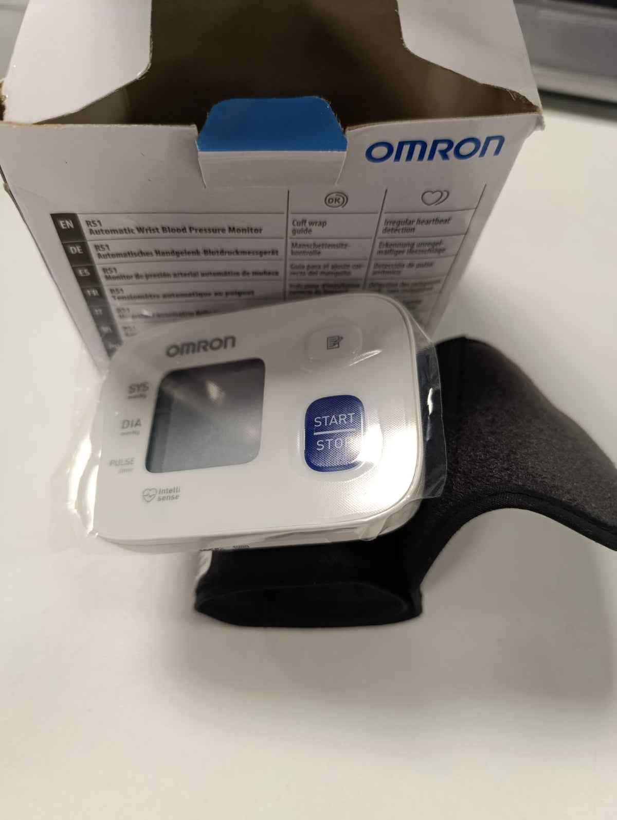 298147 - OMRON Monitor Dixhital i Tensionit të Gjakut për Kyçin e Dorës RS1, i Validuar Klinikisht