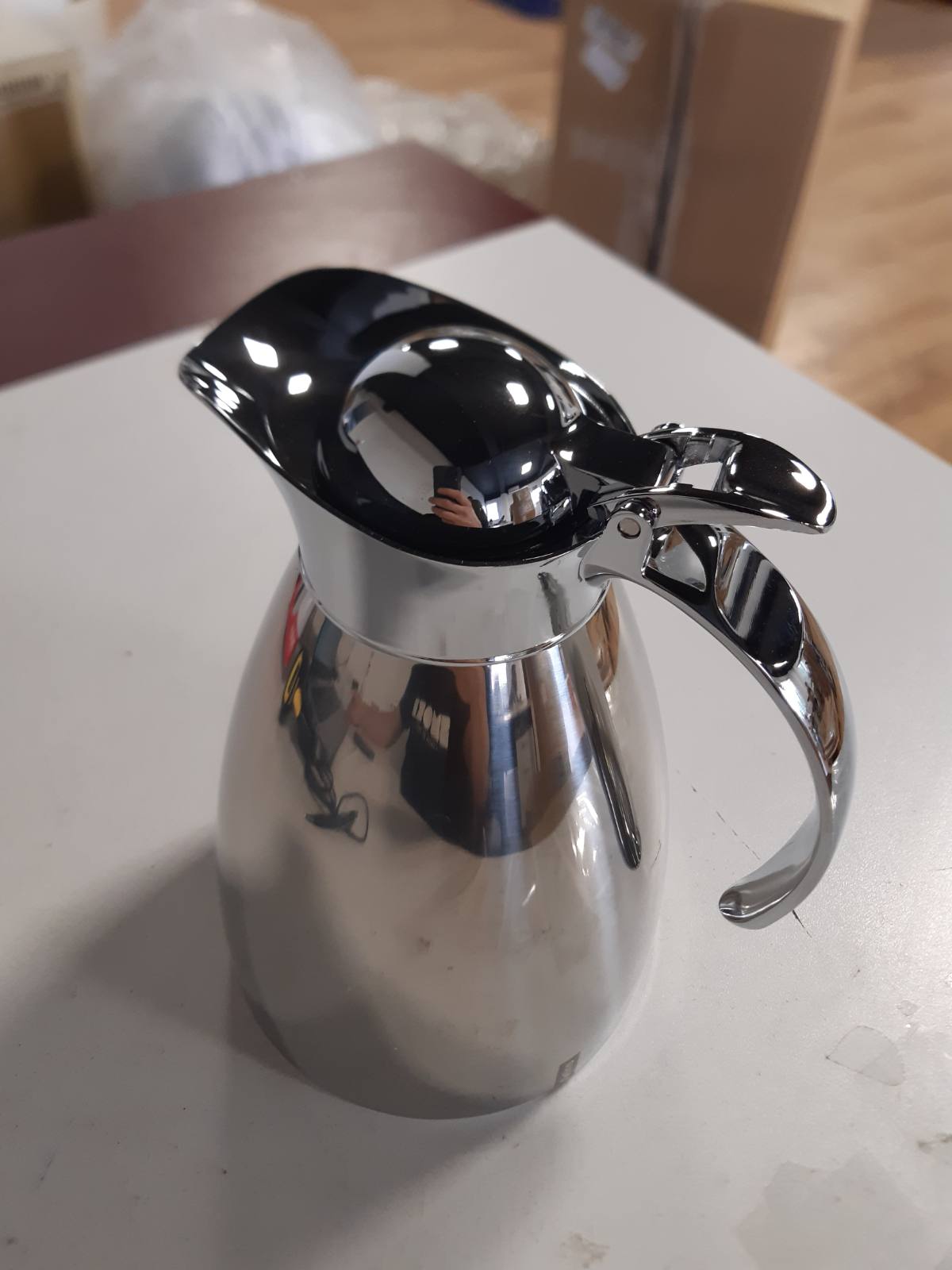 183288 - HELIOS Karafë e Izoluar prej Çeliku Inox, 1L - Përbërja e Butë, e Lëmuar, e Përshtatshme për Lavastovilje - Mban Pijet Të Ngrohta dhe Të Ftohta për 6 Orë