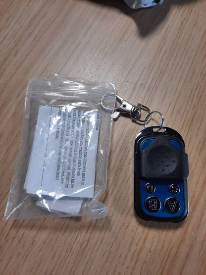 300119 - Telekomandë universale për garazh dhe portë automatike me 4 butona, frekuencë 433.92 MHz, bateri të përfshira