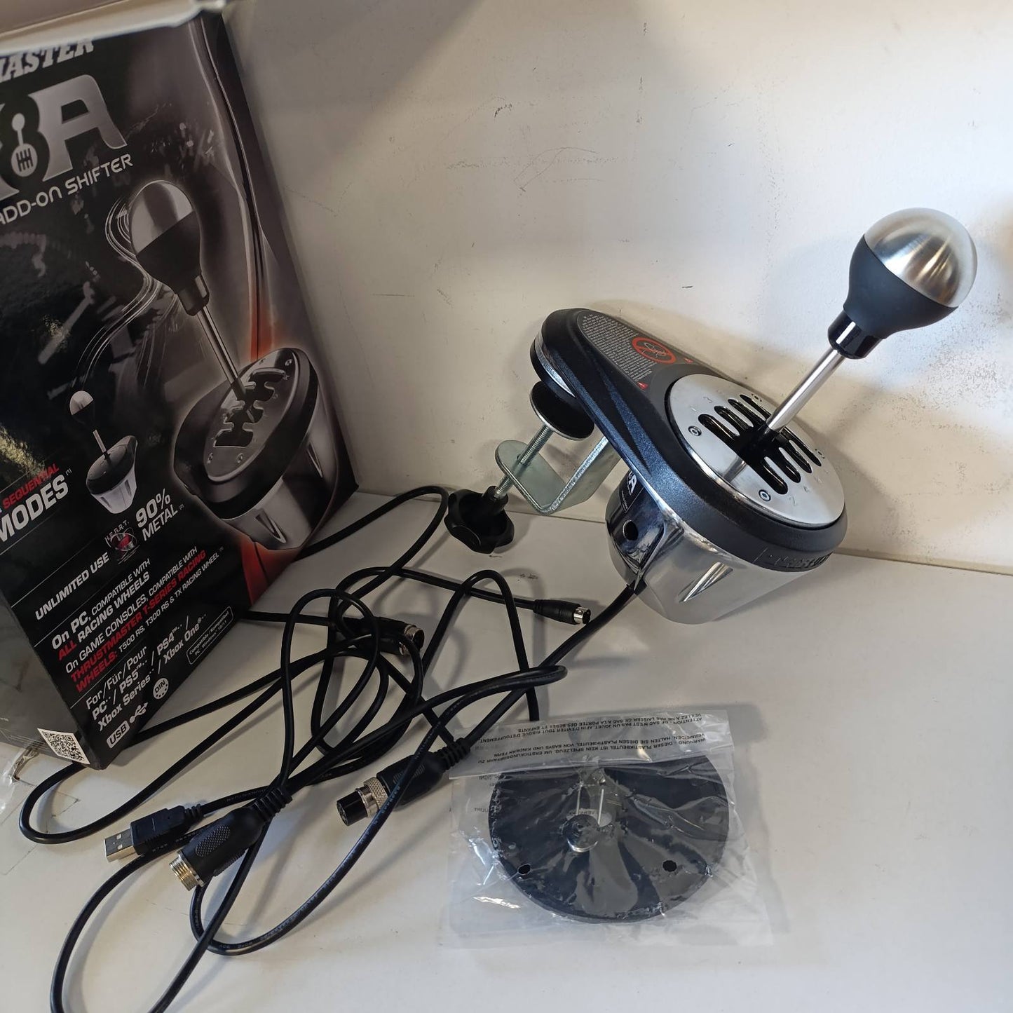 276060 - THRUSTMASTER - Shtesë për ndërruesin e marsheve TH8A – Ndërrues marshesh me precizion të lartë me teknologjinë HEART HallEffect AccuRate për PC, PS4, PS5, PS5 Pro, Xbox One dhe Xbox Series X|S