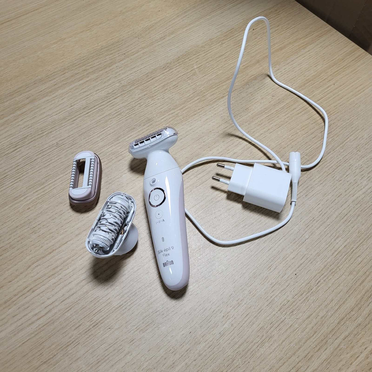 301589 - BRAUN Silk-épil 9 Flex, depilator për gra, makinë rroje, kokë rroje, kokë trimmer, 9-030 3D, titan i bardhë/rozë