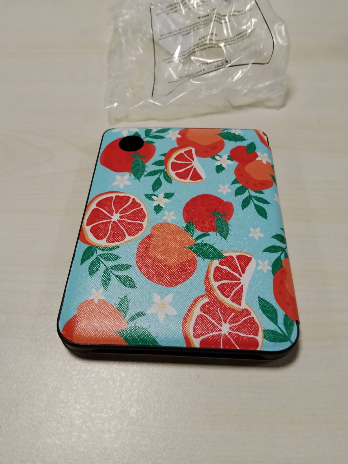 295424 - KWMOBILE Mbrojtëse për Kobo Clara 2E - Mbrojtëse magnetike - Lëkurë artificiale - Portokalli-Blu-E bardhë