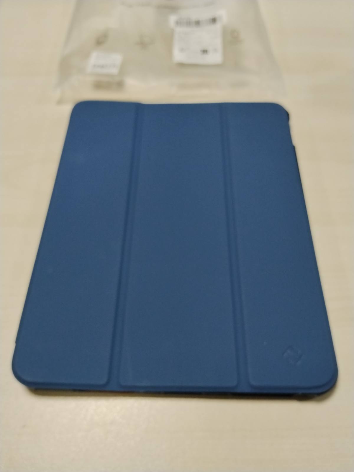 300127 - FINTIE Mbulesë për iPad (A16) Gjenerata e 11-të 11 inç 2025, iPad Gjenerata e 10-të 10.9 inç 2022, Mbulesë e fortë transparente me arrë, Blu marine
