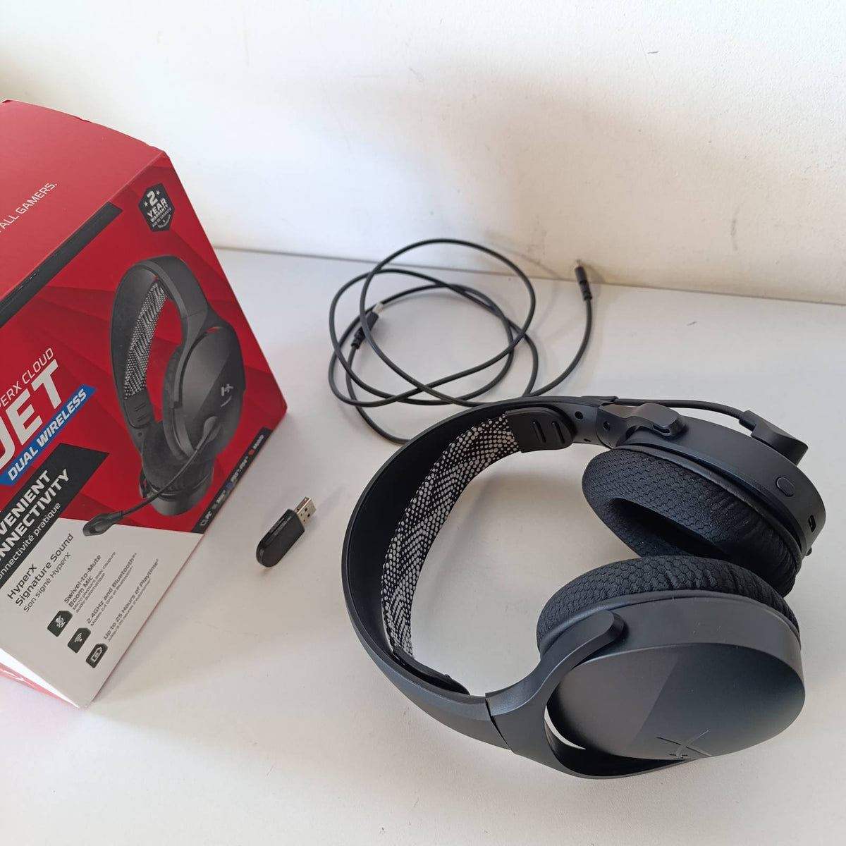 295605 - HYPERX Cloud Jet Kufje për lojëra pa tel, dongle 2.4 GHz, Bluetooth 5.2, e pajtueshme me PC, PS5, Nintendo Switch, Steam Deck, Celular, USB-A