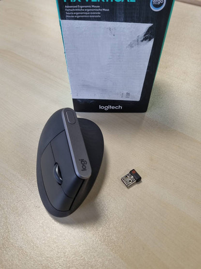 295076 - LOGITECH MX Vertical, maus ergonomik pa tel, lidhje Bluetooth dhe 2.4 GHz, sensor 4000 DPI, bateri e rikarikueshme, 4 butona, pajisje të shumfishta - Grafit