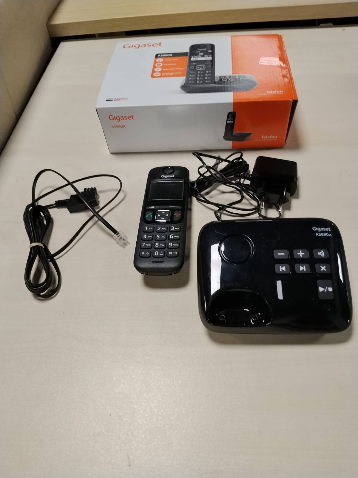 295700 - GIGASET AS690A - Telefon DECT pa tel, ekran i madh me kontrast të lartë, profile tingulli të rregullueshme, funksion pa duar, mbrojtje nga thirrjet, i zi [versioni gjerman]