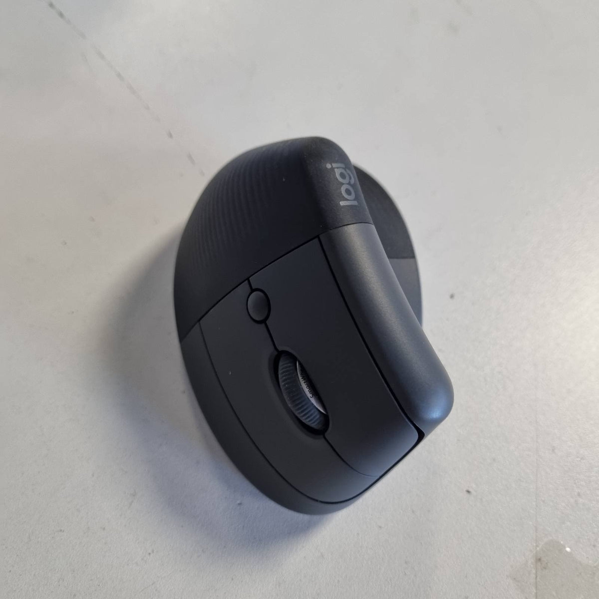 299319 - LOGITECH Maus Lift Vertikal Ergonomik, Pa Tel, Marrës Bluetooth ose Logi Bolt USB, Klikime të Qeta, 4 Butona, I pajtueshëm me Windows/macOS/iPadOS, Laptop, PC - Gri
