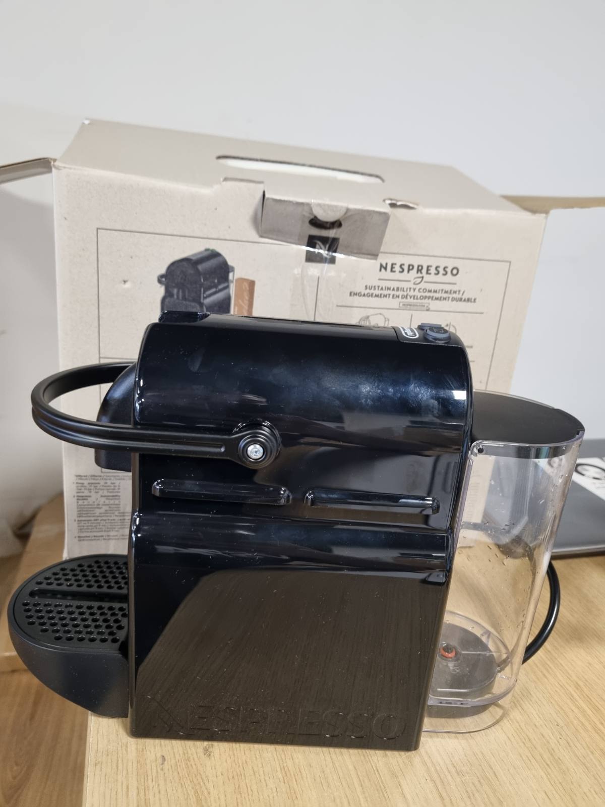 162137 - DELONGHI Makinë për Kafe Nespresso Inissia EN80B, në ngjyrë të zezë