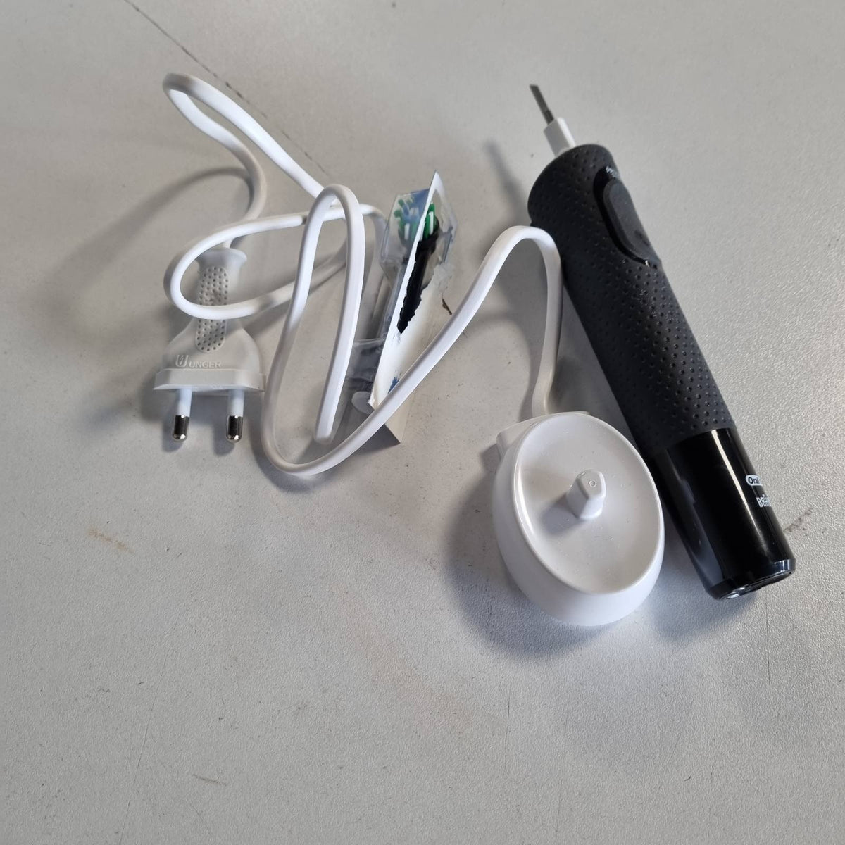 301996 - ORAL-B Furça dhëmbësh elektrike Vitality Pro, 1 dorezë, 2 koka, 3 mënyra larjeje, e zezë
