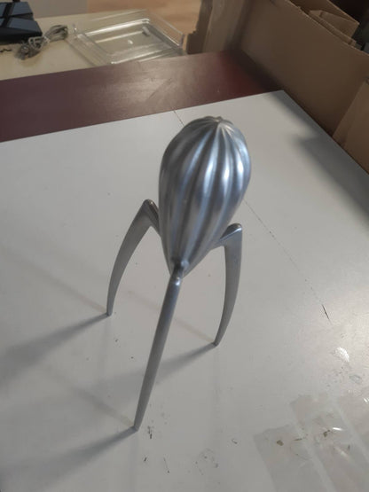 195113 - ALESSI - Shtrydhëse Agrumesh 'Juicy Salif' PSJS, e Bërë nga Alumini i Lëmuar, Me Këmbë PA