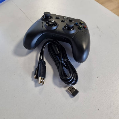 299251 - MSI FORCE GC300 Kontrollues PC me Pa Tel - 2.4 GHz, Bluetooth, USB Type-C, Bateri Li-ion 600mAh (20 orë), Mbulesa D-Pad të Ndërrueshme, Motorë me Dyfish Vibrimi, E Zezë