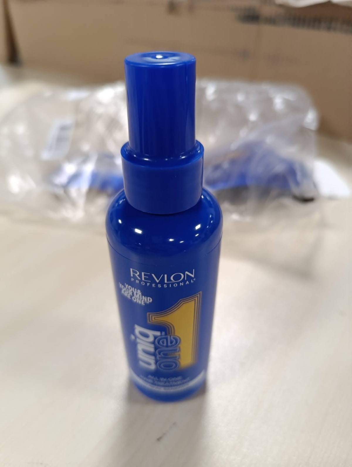 298635 - REVOLON PROFESSIONAL UniqOne Trajtim Flokësh, 150 ml, Trajtim pa lënie, sprej kundër kaçurrela, vegan
