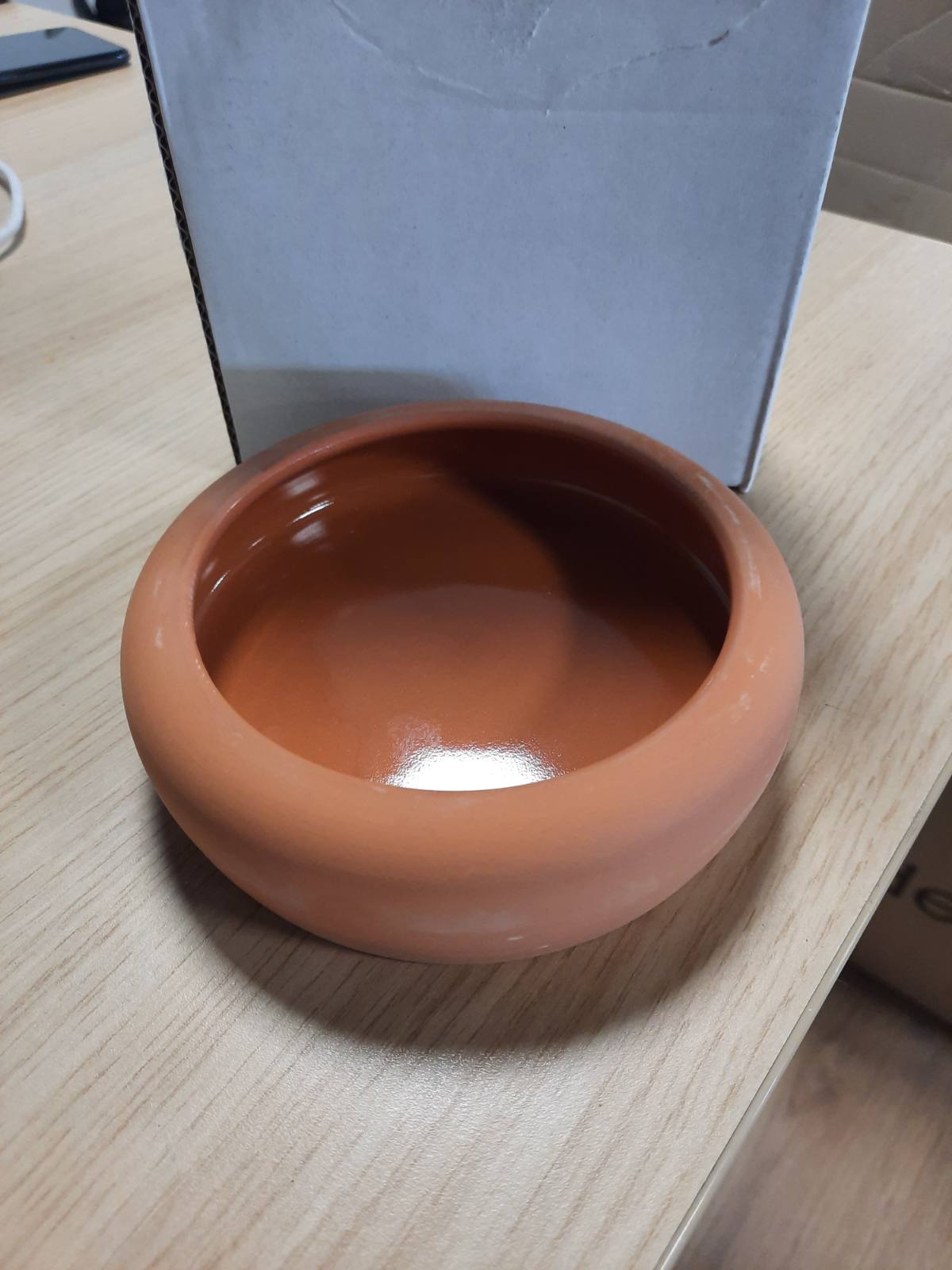 186886 - TRIXIE Tas Qeramik me Rrafsh të Rrumbullakët, Kapacitet 250 ml, Material Terrakote