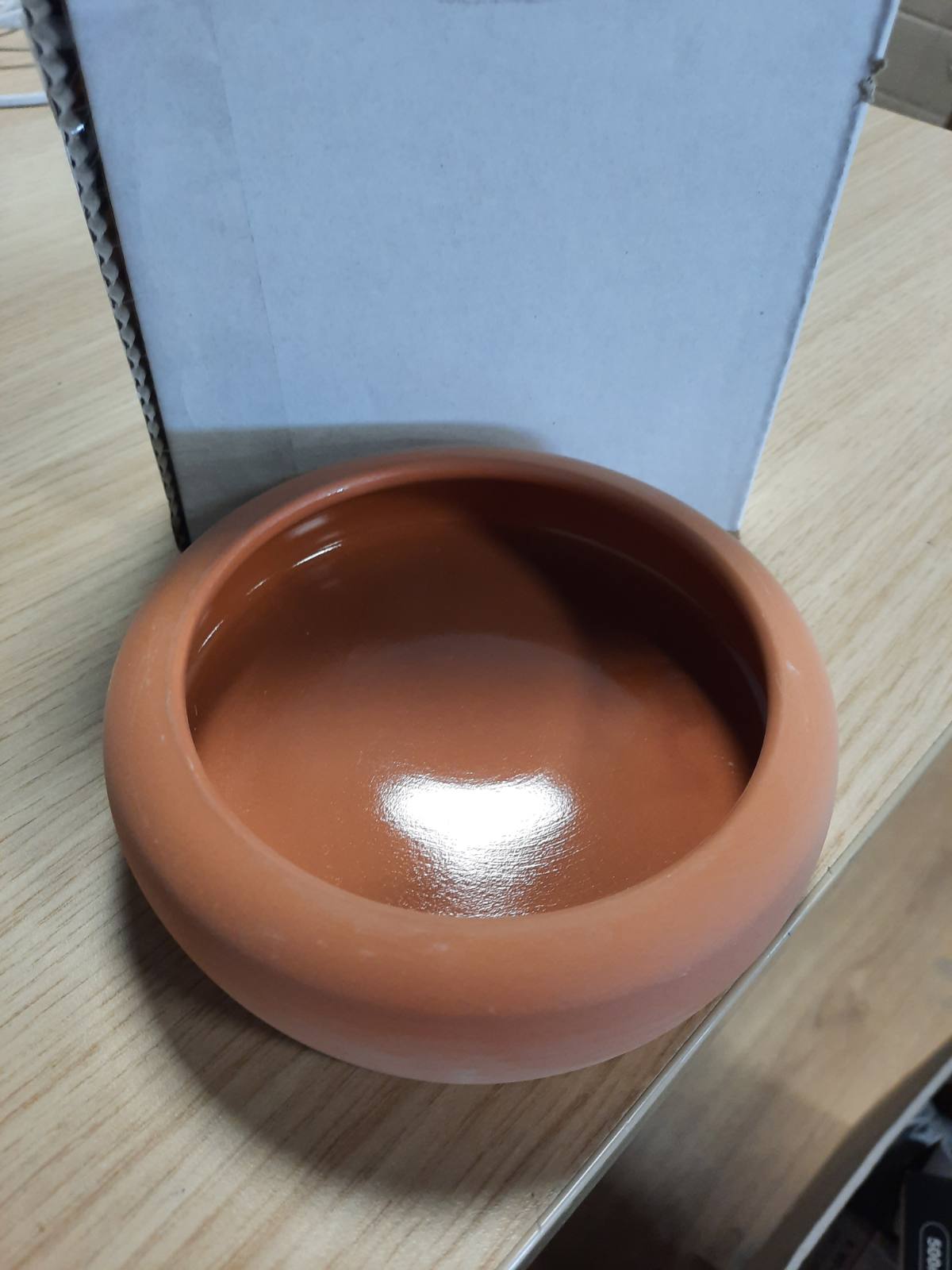 186888 - TRIXIE Tas Qeramik me Rrafsh të Rrumbullakët, Kapaciteti 250 ml, Materiali Terrakote