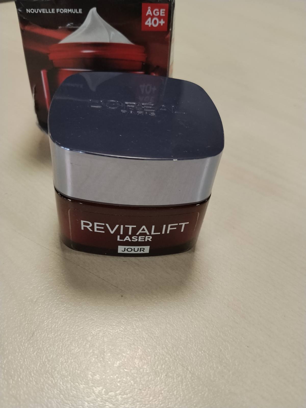 298452 - L'ORÉAL PARIS Kujdes i Thellë Kundër Plakjes për Fytyrën - Krem Ditor Kundër Plakjes me Veprim të Trefishtë - Me Acid Hialuronik, Pro-Retinol dhe Vitaminë C - Të Gjitha Llojet e Lëkurës - Revitalift Laser X3 - 50 ml