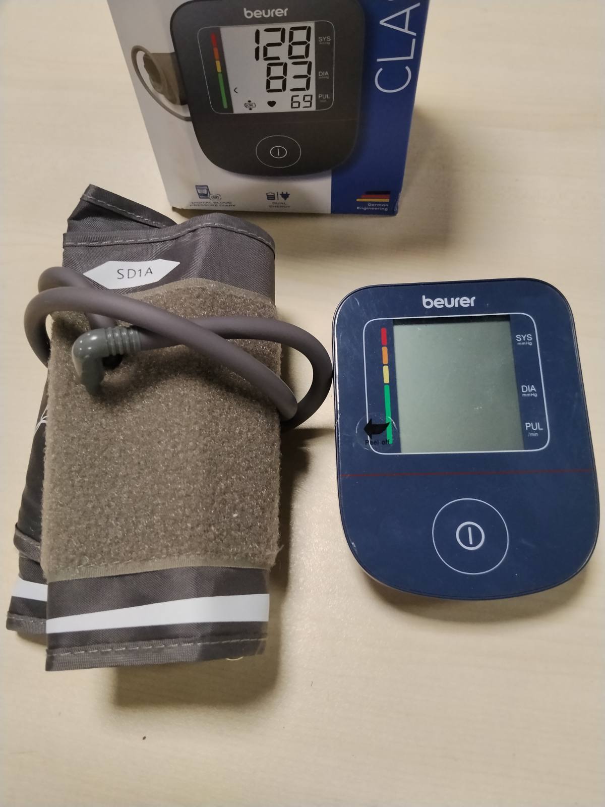 298252 - BEURER Monitor tensioni i gjakut BM 25, për krahun e sipërm, funksionim me një buton, zbulim i aritmisë, me port USB-C, blu