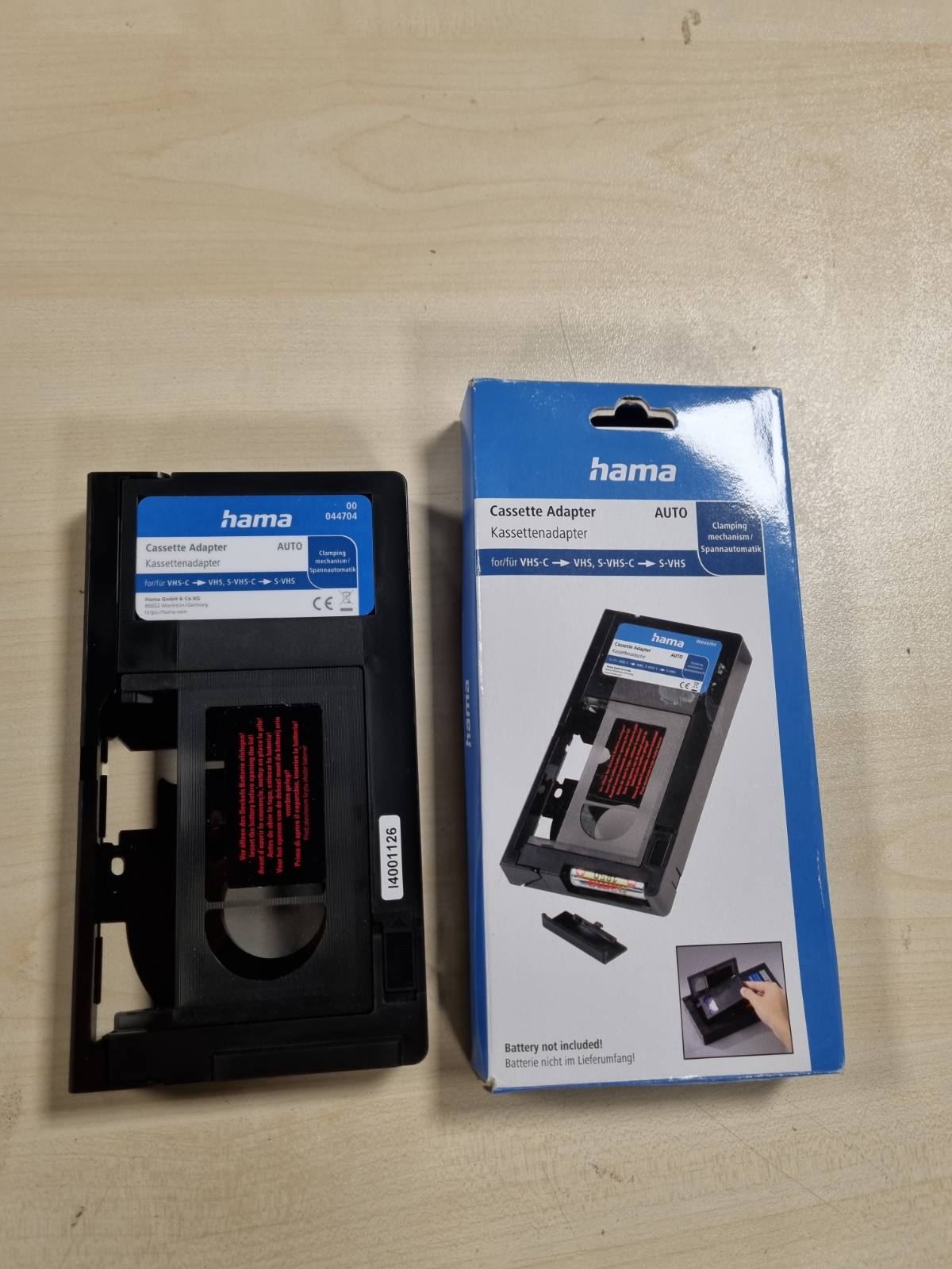 299504 - PËRSHTATËS KASETE HAMA VHS-C/VHS, 6 MM, JO I PAJTUESHËM ME 8 MM/MINIDV/HI8, I ZI