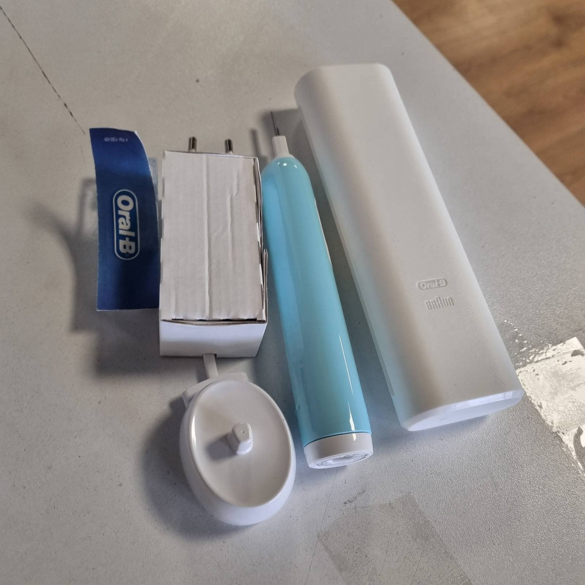 298043 - ORAL-B Furçë dhëmbësh elektrike Pro 1, me kokë furçe zëvendësuese, blu