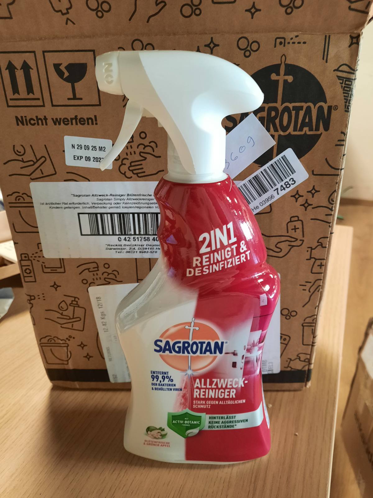 303609 - SAGROTAN Pastrues shumëfunksional Blossom Fresh & Green Apple, 4 shishe spërkatëse 750 ml