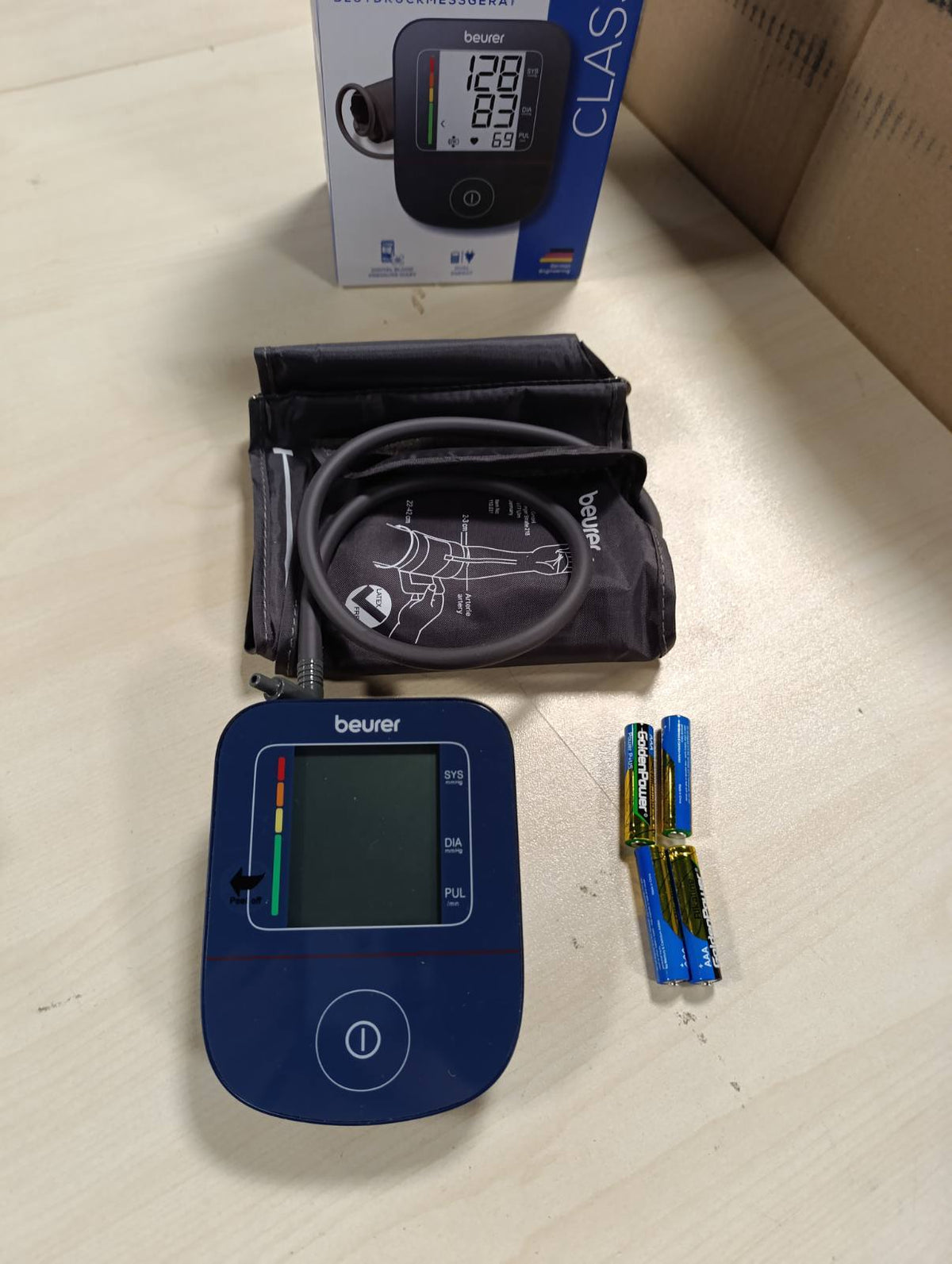 298251 - BEURER Monitor tensioni i gjakut BM 25, për krahun e sipërm, funksionim me një buton, zbulim i aritmisë, me port USB-C, blu