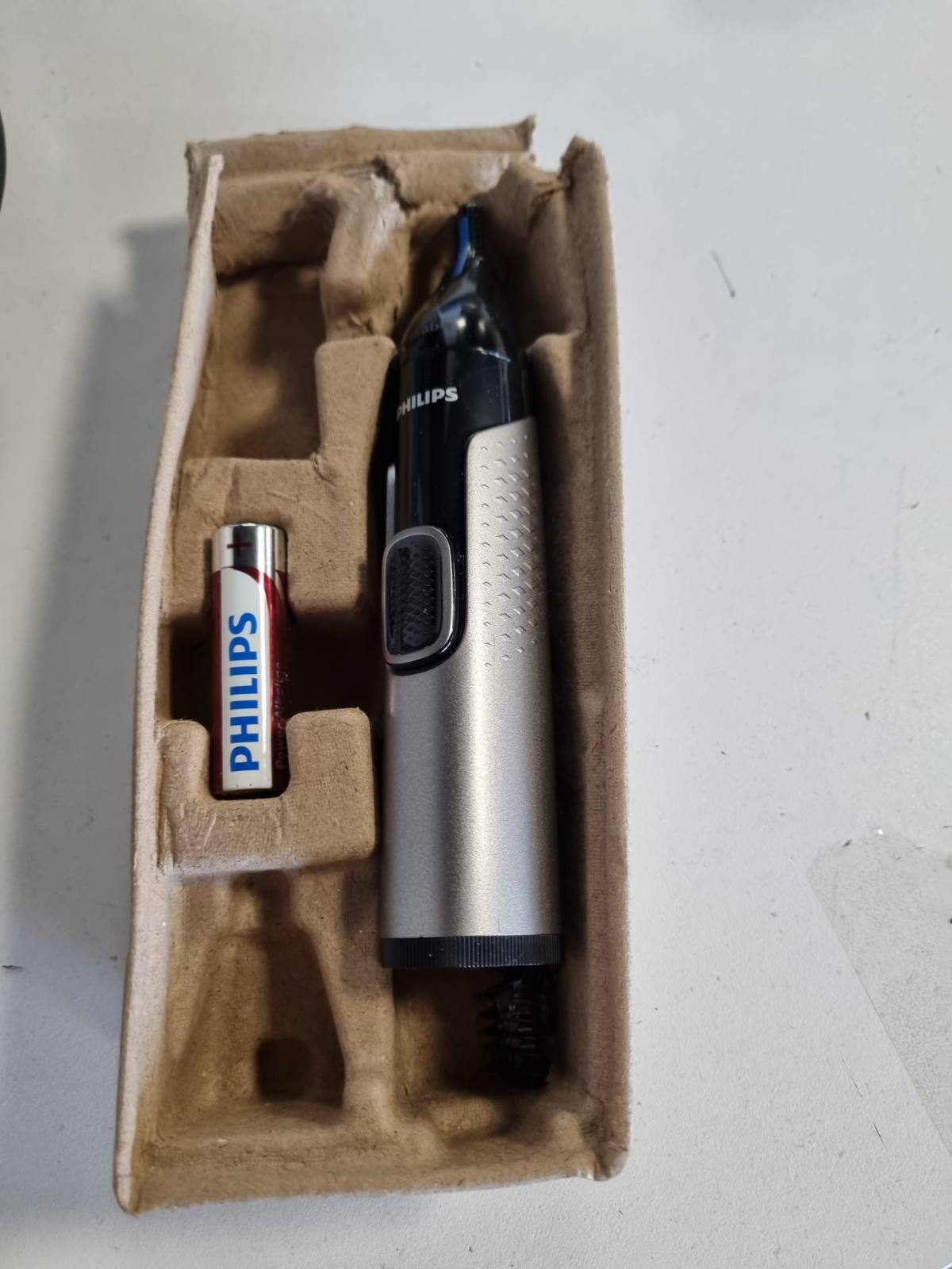 306512 - PHILIPS Prerës hunde Seria 3000, Prerës hunde, veshësh dhe vetullash me teknologjinë PrecisionTrim (Modeli NT3650/16)