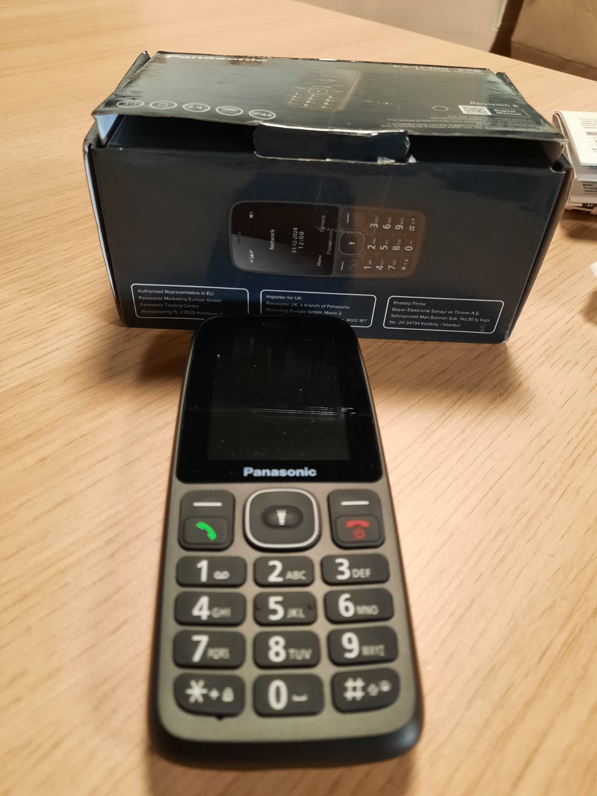 299291 - PANASONIC KX-TF400EXB Telefon i lehtë, VoLTE, 200 orë kohë gatishmërie, karikim USB-C, ekran 2.4 inç, Bluetooth, LED, IP44, i zi