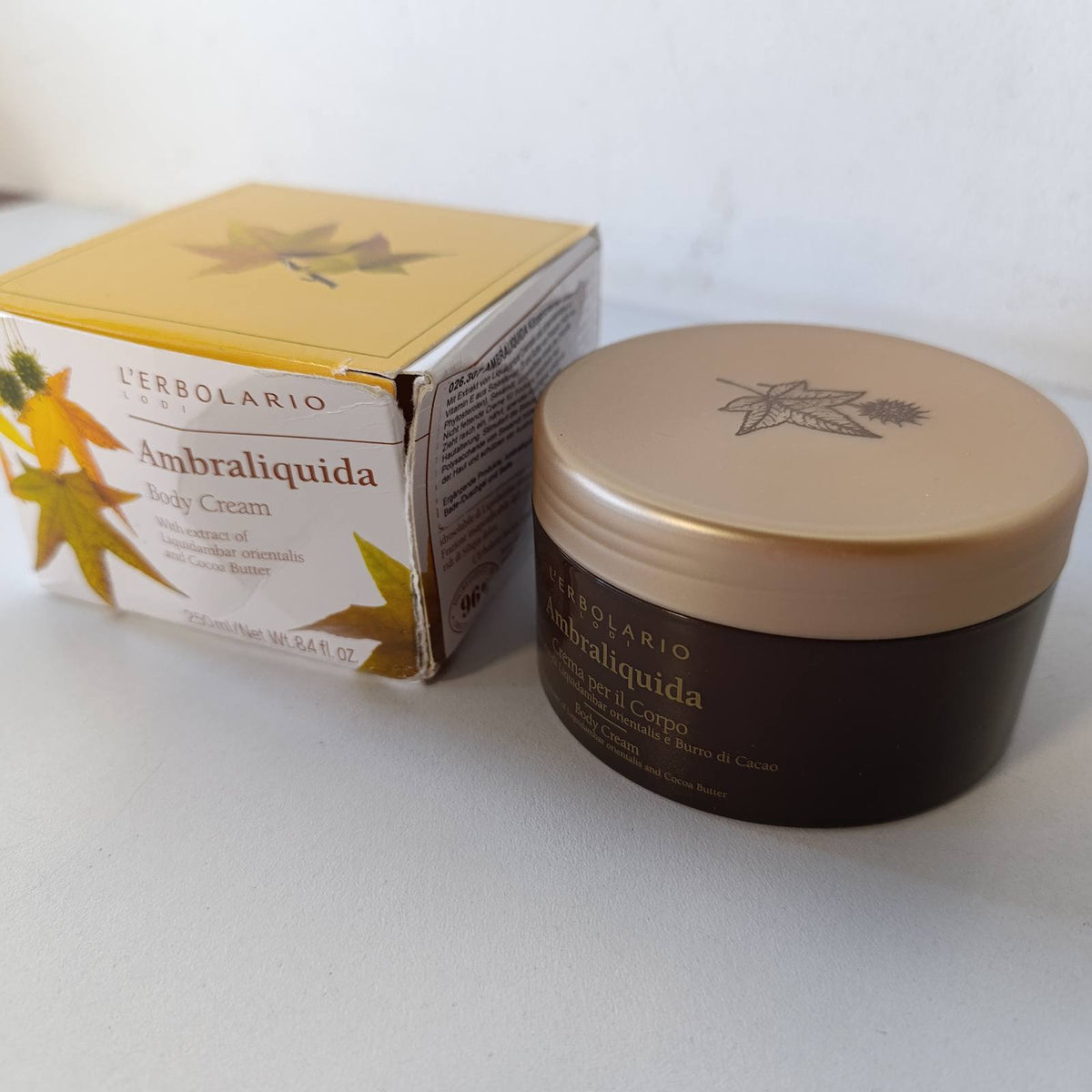 303021 - L'ERBOLARIO Krem trupi Ambraliquida, hidratues dhe forcues, për lëkurë të thatë, 250 ml