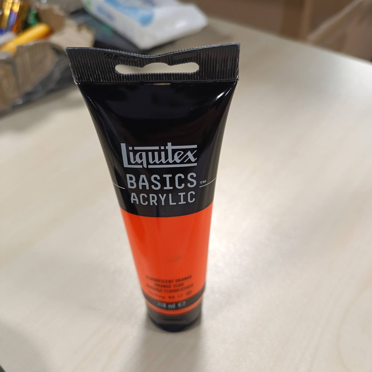 299970 - LIQUITEX Bojë akrilike 8870070 Basics Portokalli Fluo – Tub 118ml, rezistente ndaj dritës, viskozitet mesatar, shkëlqim sateni