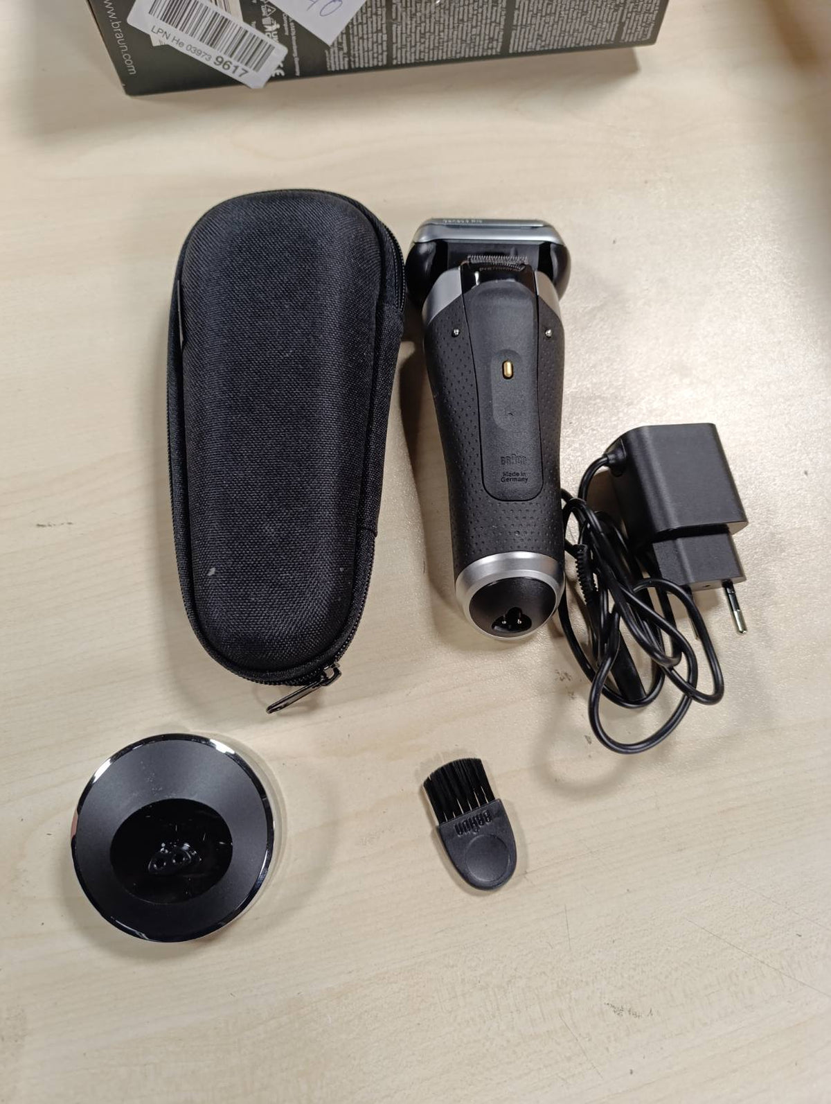 297840 - BRAUN Makinë rroje elektrike Series 9 PRO+ 9517s, rezistente ndaj ujit, teh ProLift, komplet mjekre me 5 elementë, furçë pastrimi dhe kuti