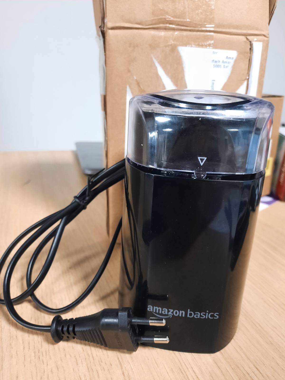 162819 - AMAZON BASICS Mulli Elektrik për Kafe, Ngjyra e Zëzë, Pajisje me Shpejtësi të Lartë