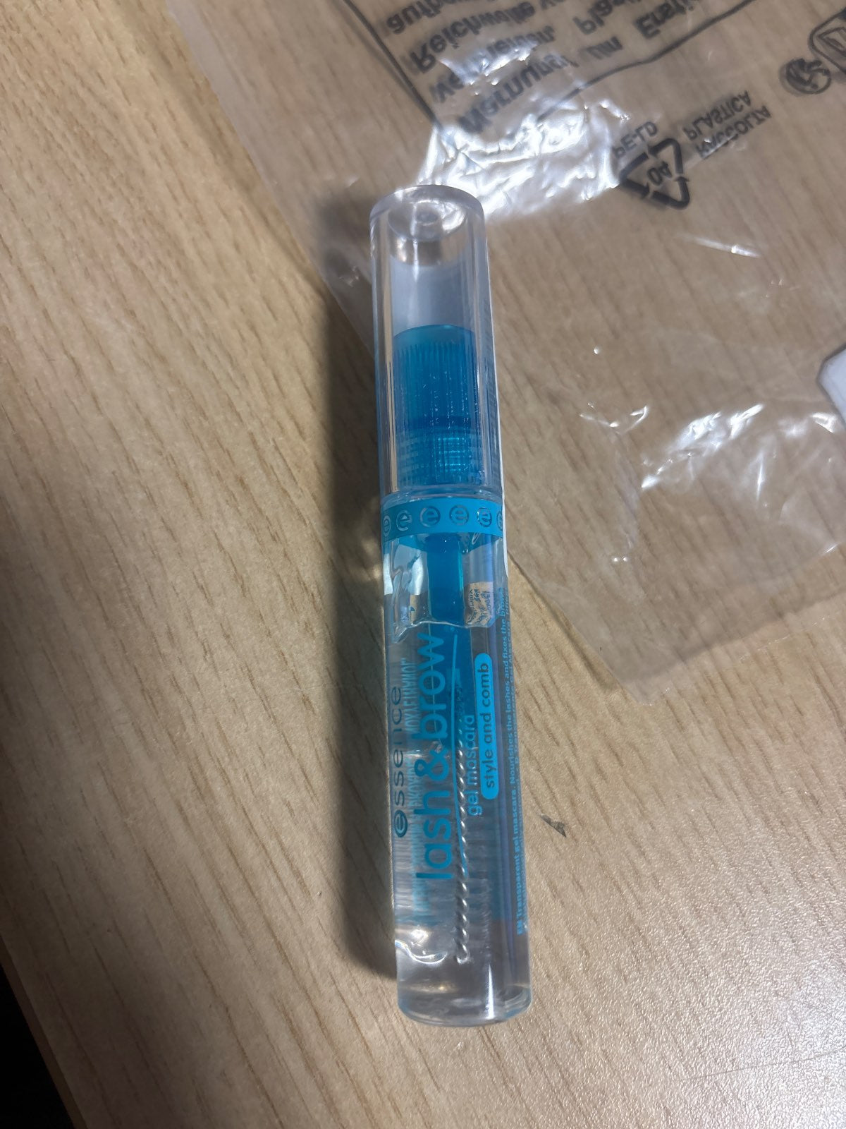 297827 - Serum për qerpikët Essence, Transparent, Definues, Vegan, Pa mikroplastikë, Pa nanopjesëza, Pa parfum, 9ml