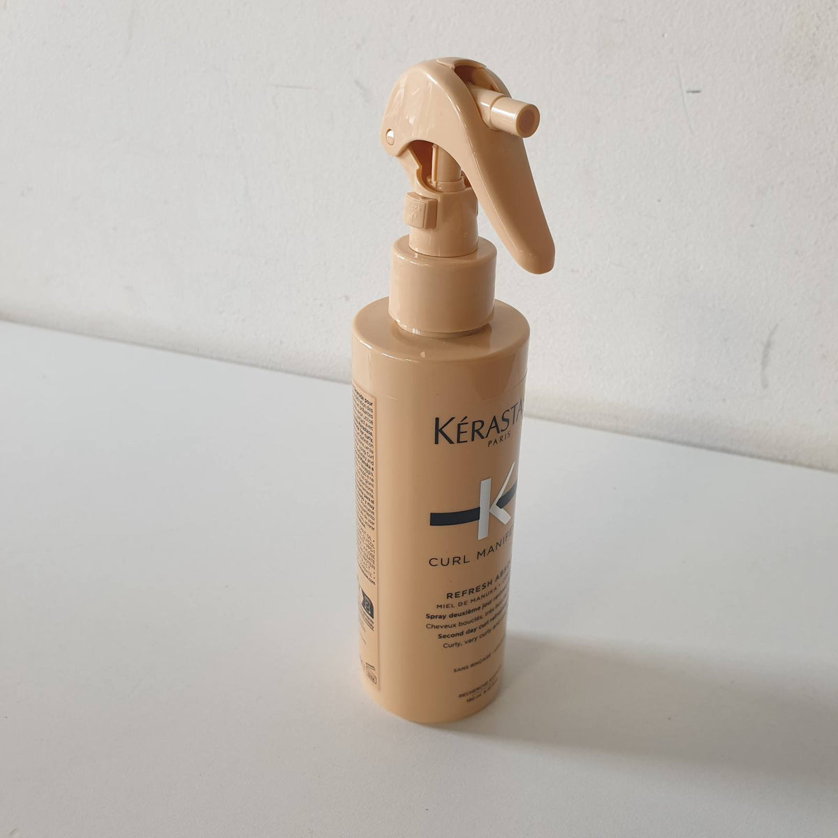 306091 - KERASTASE Curl Manifesto - Refresh Absolu, Sprej për Flokët e Ditës së Dytë, 190 ml