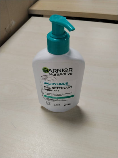 303997 - GARNIER Xhel Pastrues me Shkumë - 250 ml - Pastron, Hidraton dhe Largon Papastërtitë - Acid Hialuronik, Ceramide, Argjilë - Vegan dhe Pa Mizori - Të Gjitha Llojet e Lëkurës